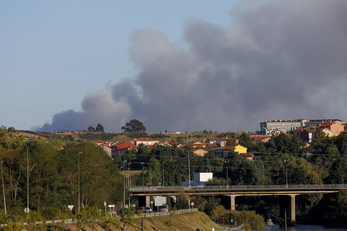 Fotos: Nuevo Incendio En El Monte Areo Próximo A Varias Viviendas | El ...